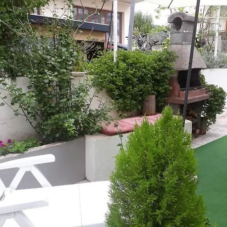 Διαμέρισμα Alena Τρογκίρ