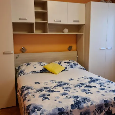 Alena Apartamento *