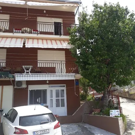Alena Trogir